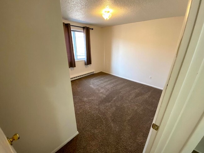 Building Photo - 810 Mary Anne Dr
