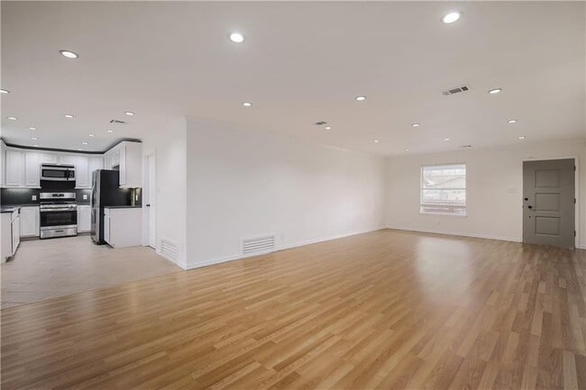 Building Photo - 8706 Primrose Ln