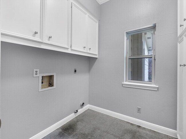 Building Photo - 13 Hickory Shadows Dr