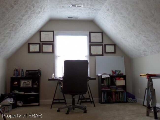 Building Photo - 124 Highgrove Ct