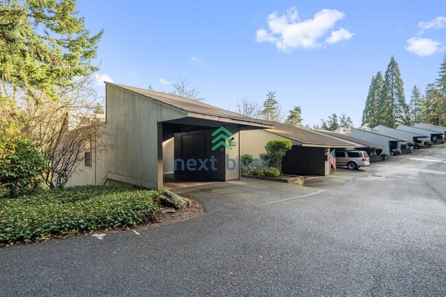 Building Photo - 2 BED & 1.75 BATH FOR RENT