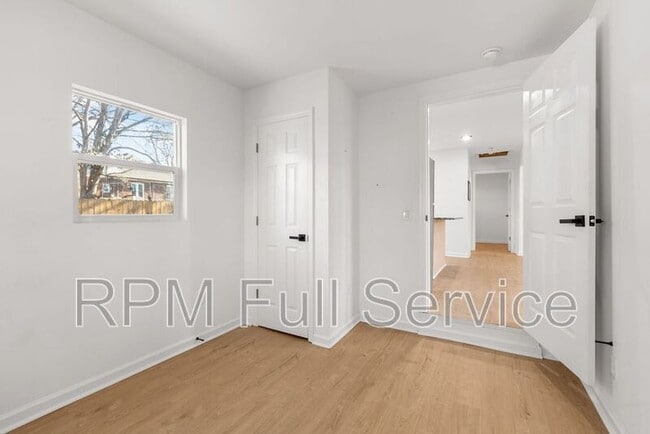 Building Photo - 2138 25th Ave N