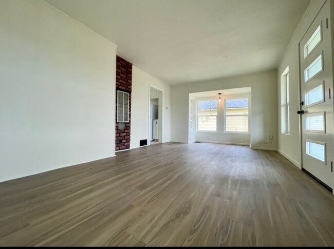 Building Photo - Spectacular View! Remodeled One bedroom with Partially finished basement in Linnton~ Front and ba...