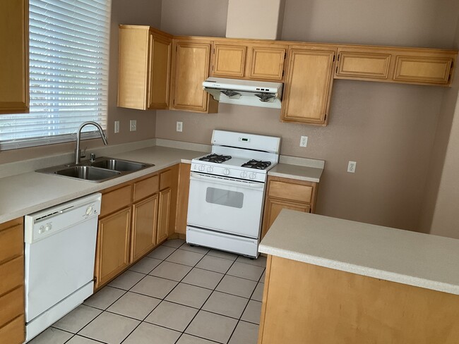 Building Photo - 8510 Sonnet Ct