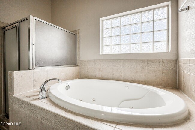 Building Photo - 4733 R L Shoemaker Dr