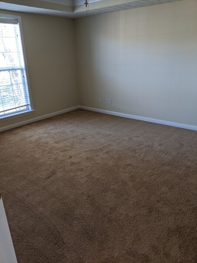 Building Photo - 5601 Chariot Run Dr