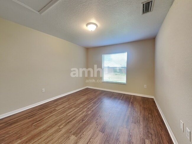 Building Photo - 152 Seven Oaks Dr