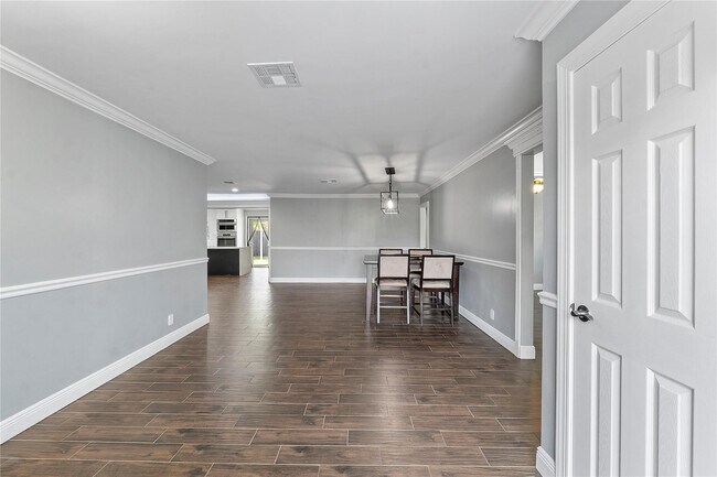 Building Photo - 5820 NW 56th Pl