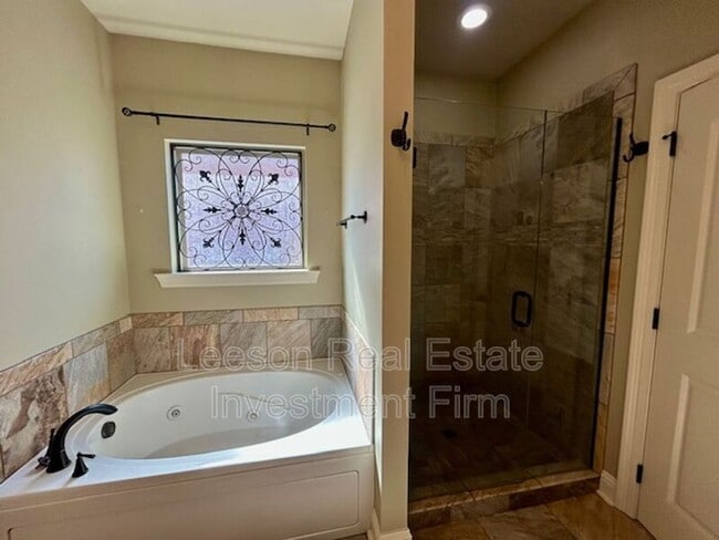 Building Photo - 2912 Paradise Dr