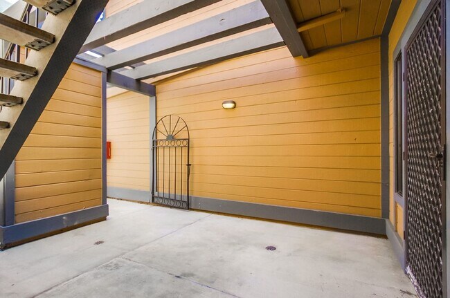 Building Photo - Prime Carlsbad Location - Available July 2025