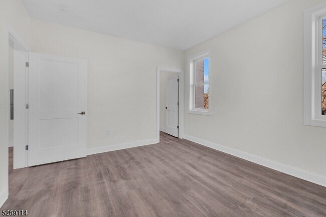 Building Photo - 751 Vose Ave