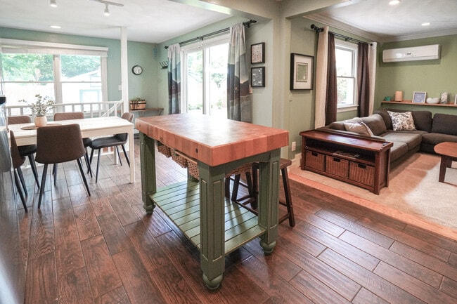 Building Photo - 48 Fales Ave