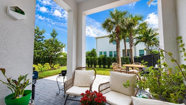 Building Photo - 16454 Helix Ct