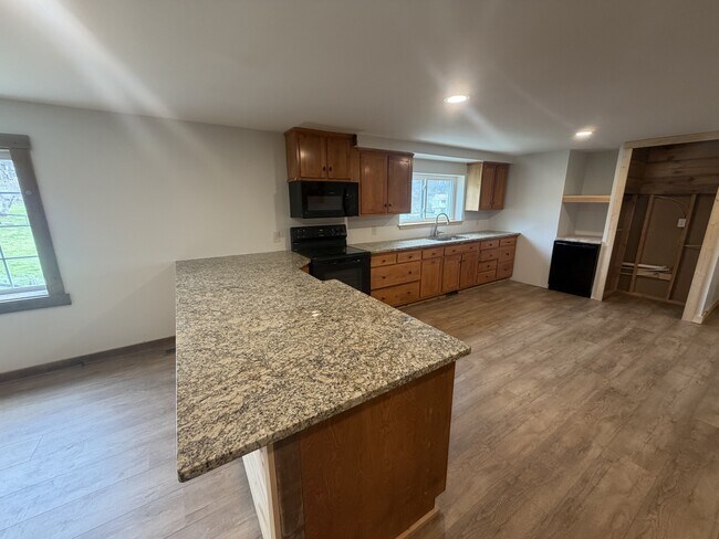 Building Photo - 990 Buck Heights Rd