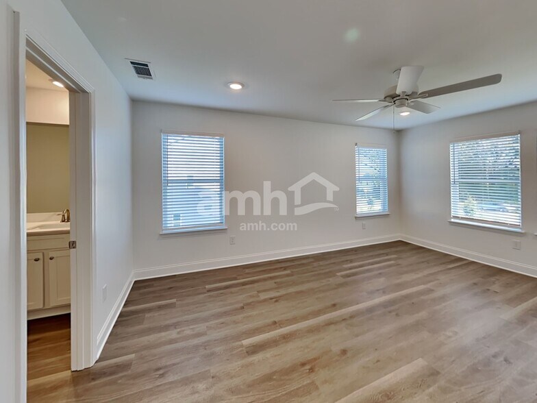 Building Photo - 30 Hickory Ct