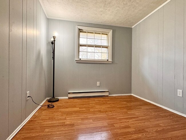 Building Photo - 1500 6th St SE