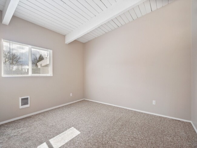 Building Photo - RENOVATED 2BD/1BA MILLWOOD APARTMENT | A/C | COVERED PARKING | PET FRIENDLY | AVAIL 5/1/26