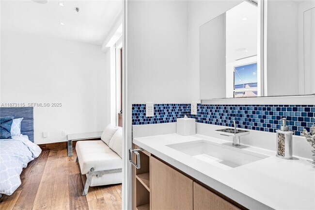 Building Photo - 3009 Pine Tree Dr