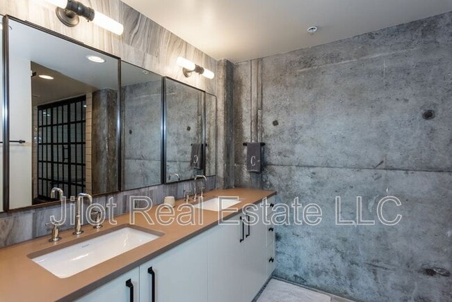 Building Photo - 3180 Mathieson Dr NE