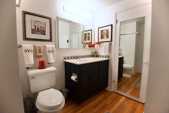 Building Photo - 172 Ponus Ave