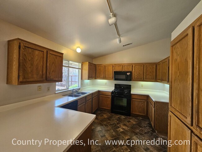 Building Photo - Light & Bright 3-Bedroom House in Ravenwood Subdivision Coming Available Early May!