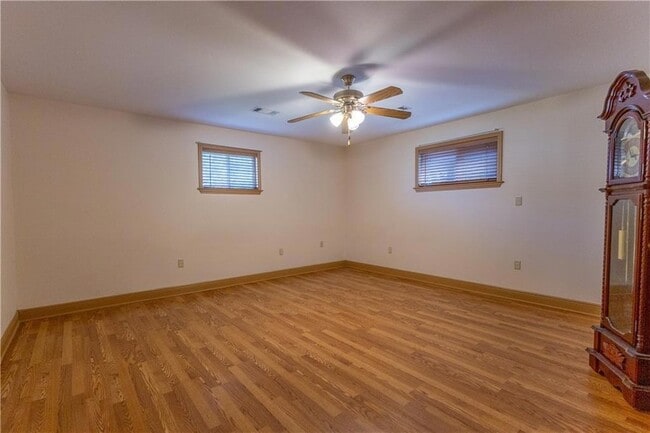Building Photo - 3745 Riviera Dr