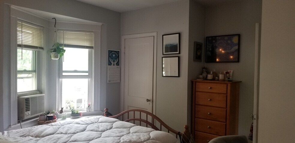 Bedroom - 879 Broadway