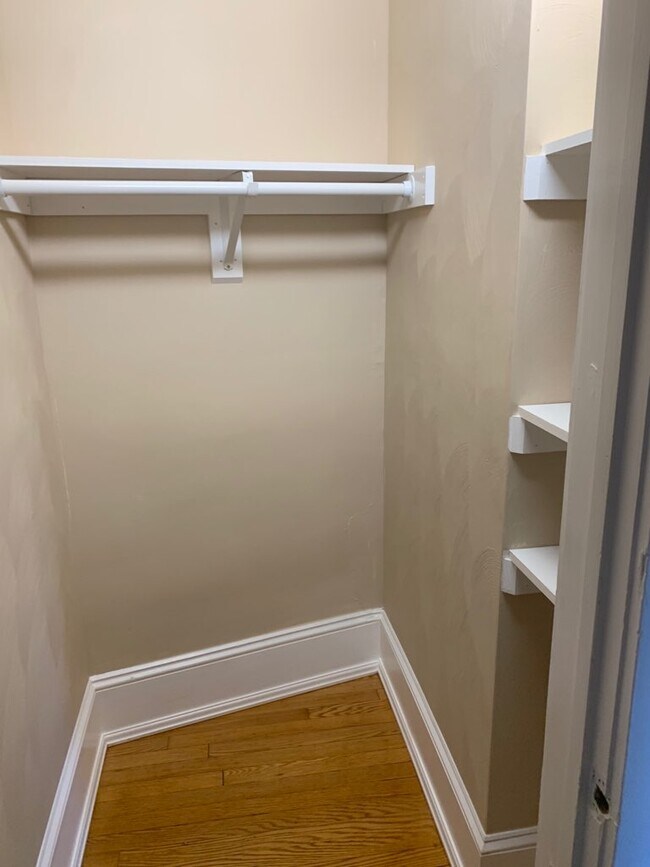 Spacious closet - 1522 Franklin Rd SW