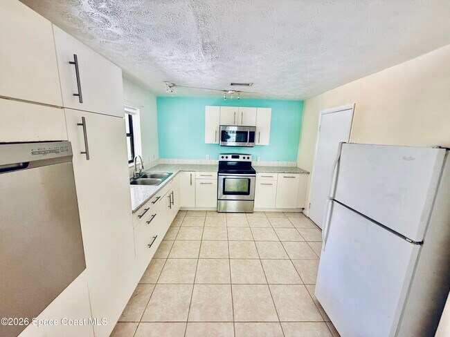 Building Photo - 410 S Tropical Trail