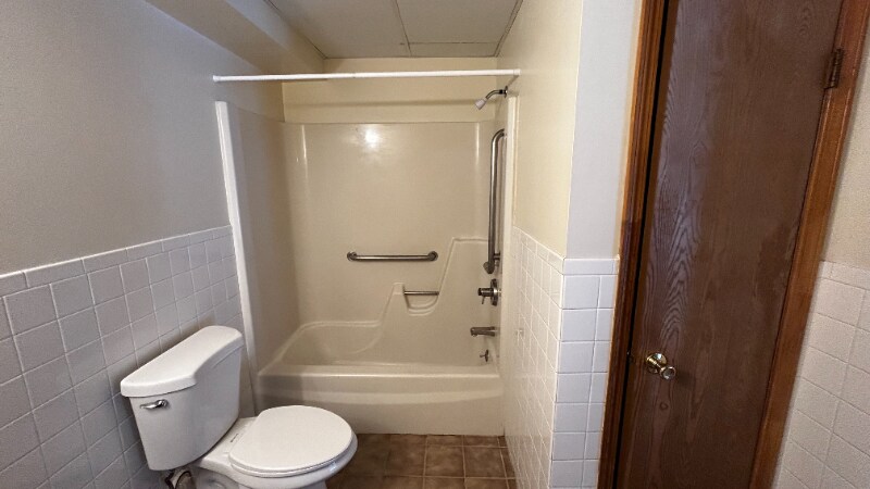 Building Photo - 916 Kings Rd