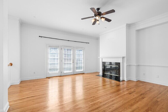 Building Photo - 312 Creekbank Way SE