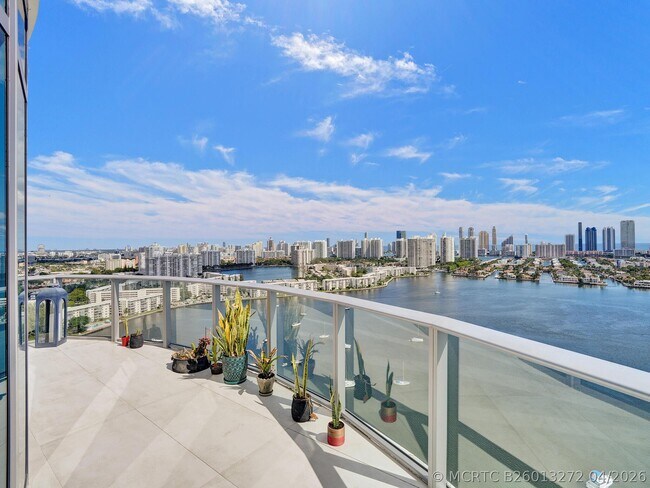 Building Photo - 17301 Biscayne Blvd