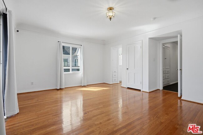 Building Photo - 1170 S Beverwil Dr