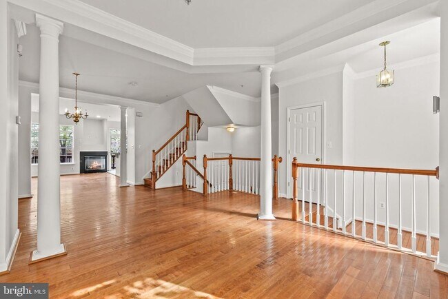 Building Photo - 13044 Town Commons Dr