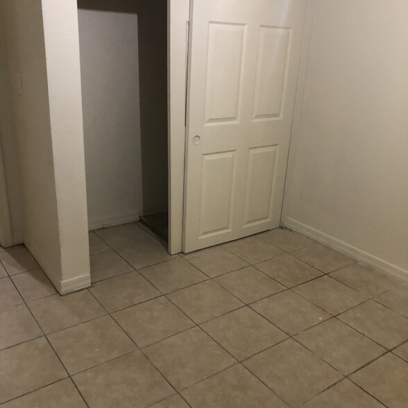 Building Photo - 10202 N 9th Ave