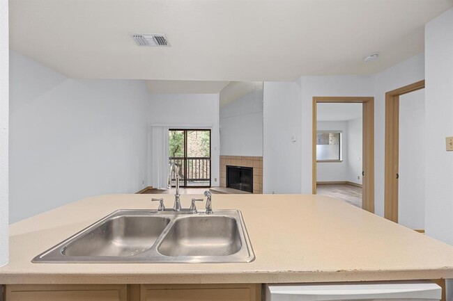 Building Photo - 8888 Tallwood Dr