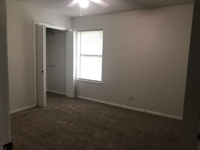 Building Photo - Completely Remodeled 2 Story Duplex - Putn...