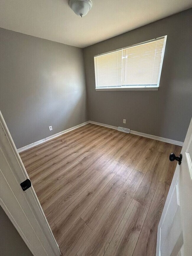 Building Photo - Charming 3-bedroom, 1-bath