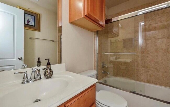 Building Photo - 11111 Glasgill Ct