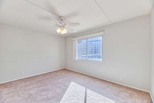 Building Photo - E Camelback