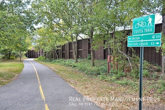 Building Photo - 1310 S Glebe Rd