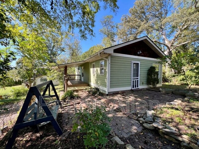 Building Photo - 5 Shady Cove Ln