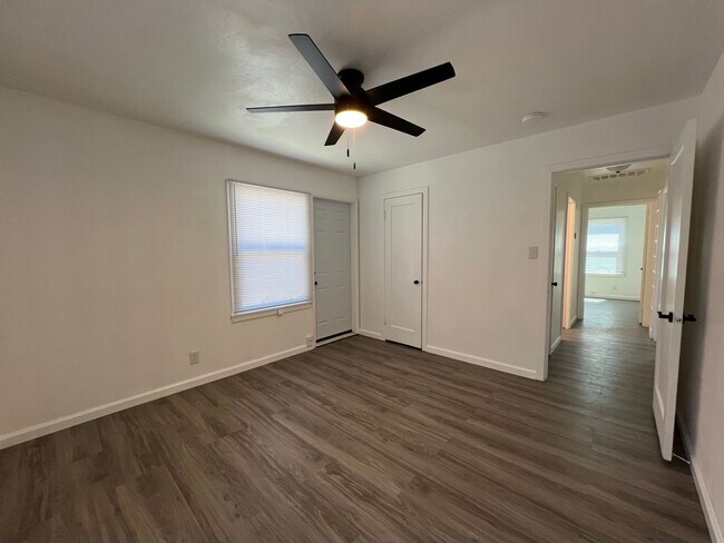 Building Photo - Fully remodeled 2 bedrooms and 1 bathroom, single-story home in Visalia, CA!