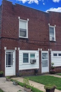 Building Photo - Cozy 2 Bedroom Apartment