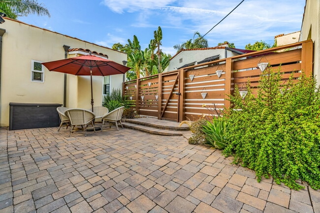 Building Photo - 5182 Ellenwood Dr