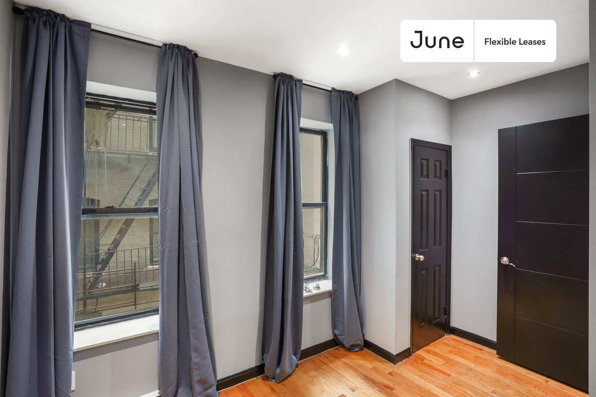 Building Photo - 15 W 107th St
