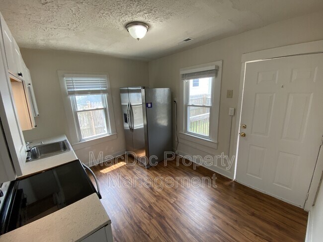 Building Photo - 318 3rd St