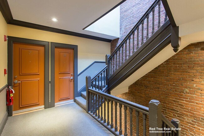Building Photo - 270 Newbury St