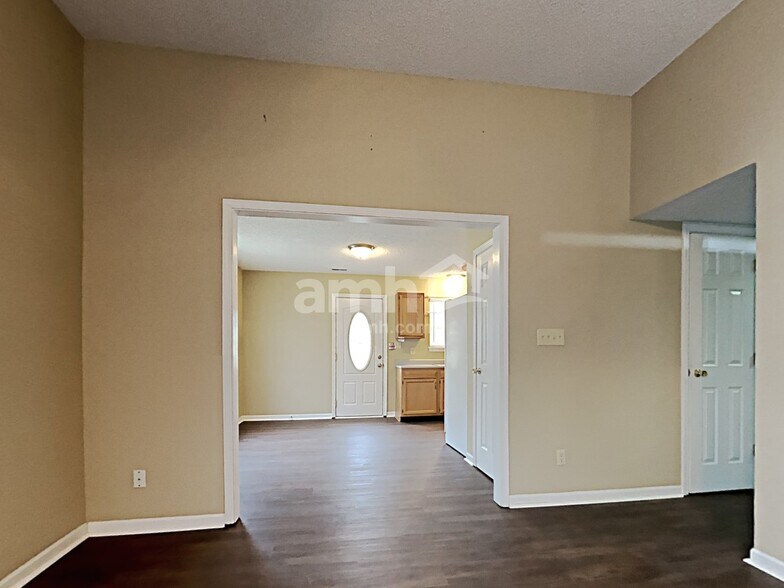 Building Photo - 4016 Fairoaks Dr