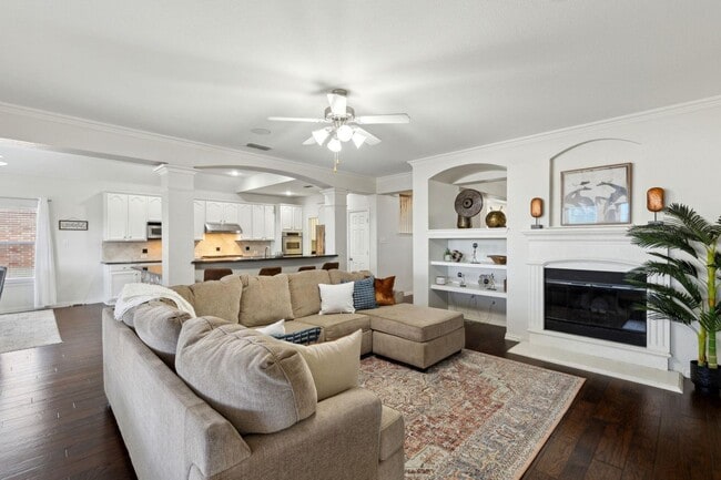 Building Photo - Luxury Living in HERITAGE! This is must se...